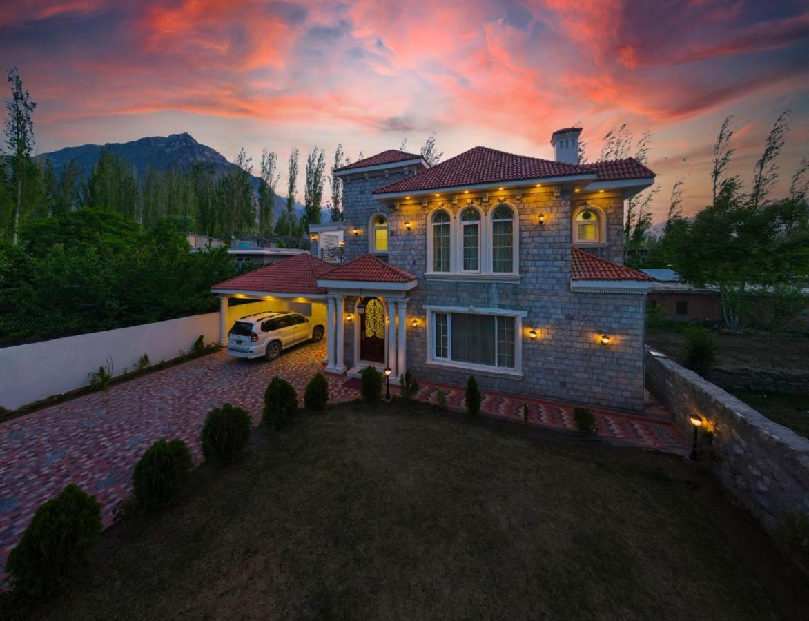 Arish Luxury Suites Skardu Exteriör bild