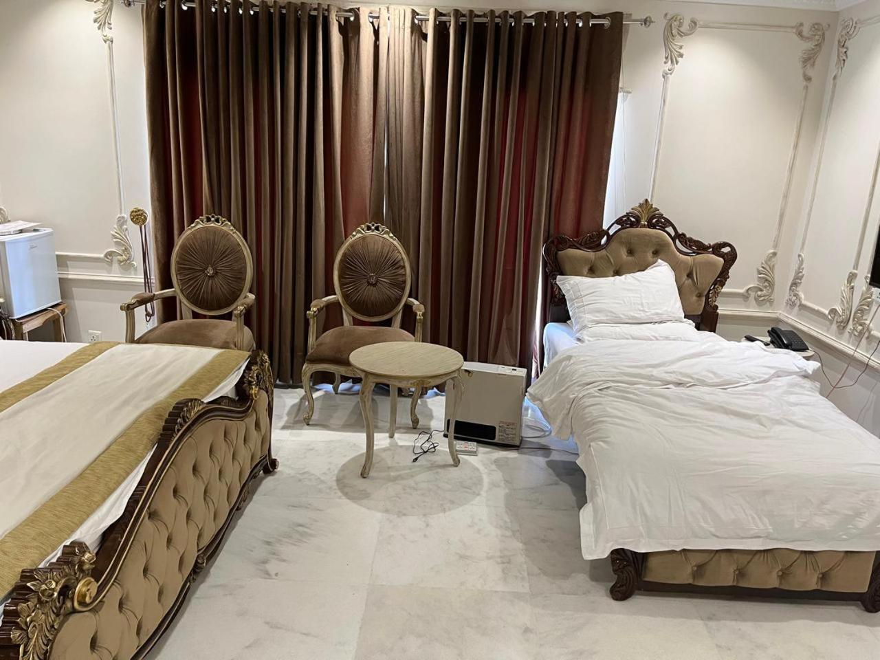 Arish Luxury Suites Skardu Exteriör bild